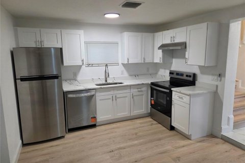 Appartement à louer à Saint Petersburg, Floride: 4 chambres, 110.74 m2 № 2431140 - photo 2