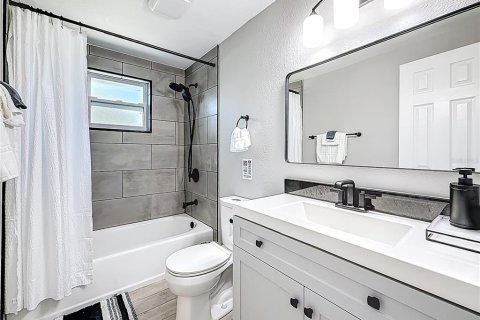 Casa en alquiler en Saint Petersburg, Florida, 3 dormitorios, 145.67 m2 № 1904731 - foto 11