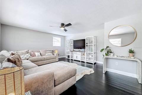 Casa en alquiler en Saint Petersburg, Florida, 3 dormitorios, 145.67 m2 № 1904731 - foto 4