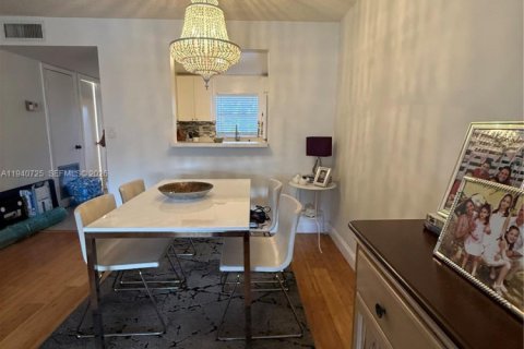 Condominio en venta en Sunrise, Florida, 1 dormitorio, 78.97 m2 № 2053179 - foto 11