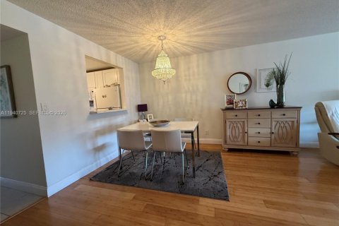 Condominio en venta en Sunrise, Florida, 1 dormitorio, 78.97 m2 № 2053179 - foto 9
