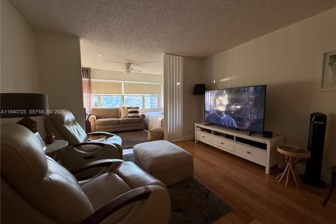 Condominio en venta en Sunrise, Florida, 1 dormitorio, 78.97 m2 № 2053179 - foto 20