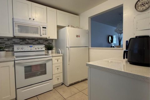 Condominio en venta en Sunrise, Florida, 1 dormitorio, 78.97 m2 № 2053179 - foto 2