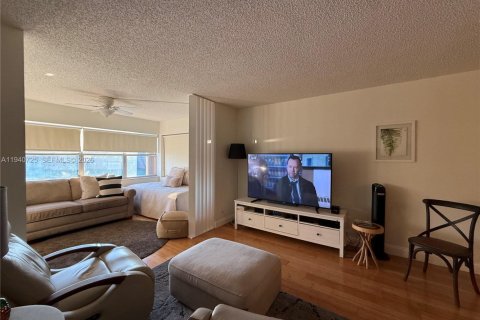 Condominio en venta en Sunrise, Florida, 1 dormitorio, 78.97 m2 № 2053179 - foto 19