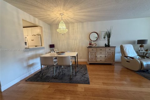 Condominio en venta en Sunrise, Florida, 1 dormitorio, 78.97 m2 № 2053179 - foto 12
