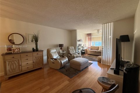 Condominio en venta en Sunrise, Florida, 1 dormitorio, 78.97 m2 № 2053179 - foto 21