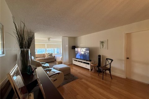 Condominio en venta en Sunrise, Florida, 1 dormitorio, 78.97 m2 № 2053179 - foto 17