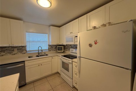 Condominio en venta en Sunrise, Florida, 1 dormitorio, 78.97 m2 № 2053179 - foto 3