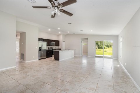 House in Palm Bay, Florida 4 bedrooms, 170.1 sq.m. № 1911266 - photo 2