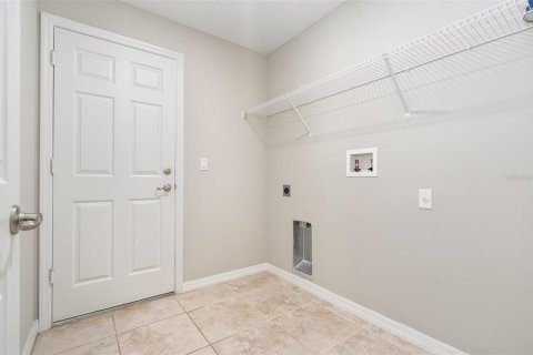 House in Palm Bay, Florida 4 bedrooms, 170.1 sq.m. № 1911266 - photo 13
