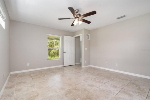 House in Palm Bay, Florida 4 bedrooms, 170.1 sq.m. № 1911266 - photo 10