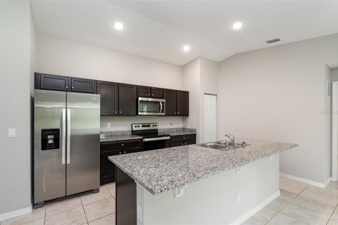 House in Palm Bay, Florida 4 bedrooms, 170.1 sq.m. № 1911266 - photo 4