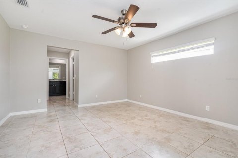 House in Palm Bay, Florida 4 bedrooms, 170.1 sq.m. № 1911266 - photo 7