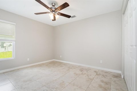 House in Palm Bay, Florida 4 bedrooms, 170.1 sq.m. № 1911266 - photo 6
