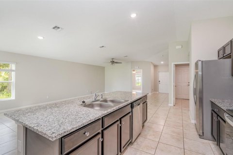 House in Palm Bay, Florida 4 bedrooms, 170.1 sq.m. № 1911266 - photo 5