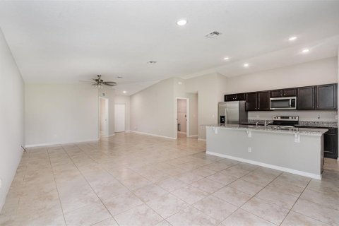 House in Palm Bay, Florida 4 bedrooms, 170.1 sq.m. № 1911266 - photo 3