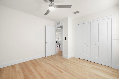 House in Tampa, Florida 3 bedrooms, 165.83 sq.m. № 1557470 - photo 22