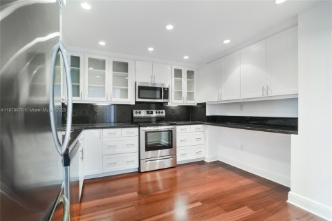 Condominio en alquiler en Bal Harbour, Florida, 2 dormitorios, 128.95 m2 № 1930549 - foto 3