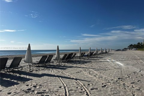 Condominio en alquiler en Bal Harbour, Florida, 2 dormitorios, 128.95 m2 № 1930549 - foto 18