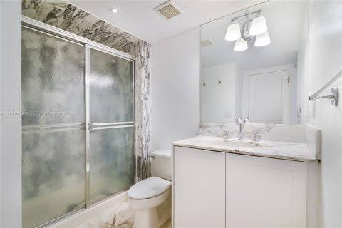 Condominio en alquiler en Bal Harbour, Florida, 2 dormitorios, 128.95 m2 № 1930549 - foto 9
