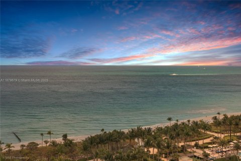 Condominio en alquiler en Bal Harbour, Florida, 2 dormitorios, 128.95 m2 № 1930549 - foto 27