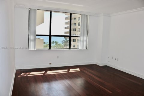 Condominio en alquiler en Bal Harbour, Florida, 2 dormitorios, 128.95 m2 № 1930549 - foto 8