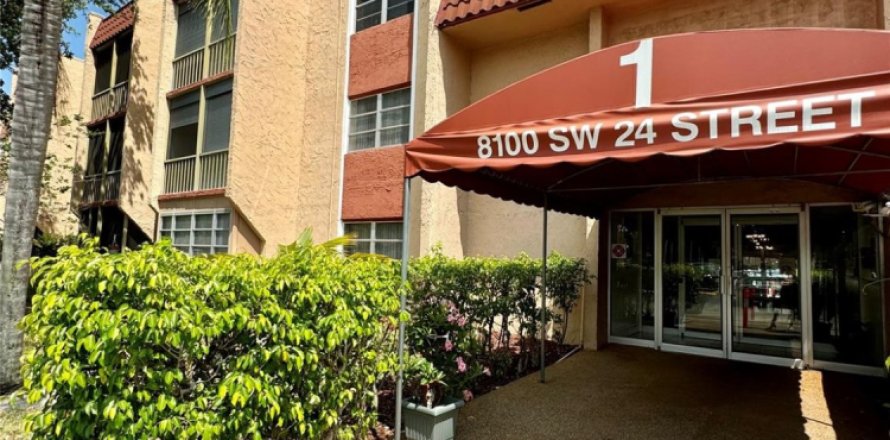 Condominio en North Lauderdale, Florida, 1 dormitorio № 1134918