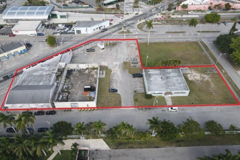 Commercial property in Homestead, Florida № 2040078