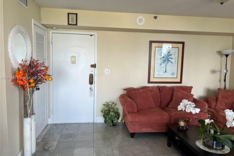 Condo in Sunny Isles Beach, Florida, 2 bedrooms  № 2085991 - photo 19