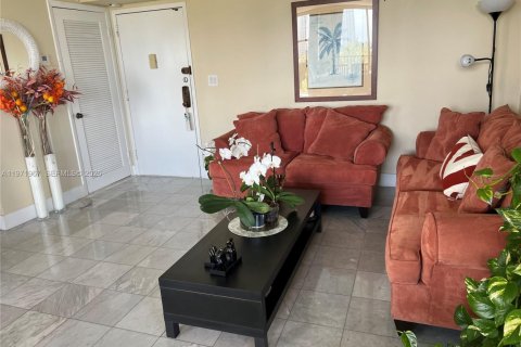 Condo in Sunny Isles Beach, Florida, 2 bedrooms  № 2085991 - photo 6
