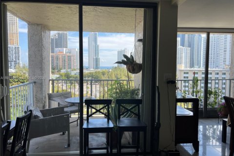 Condo in Sunny Isles Beach, Florida, 2 bedrooms  № 2085991 - photo 2