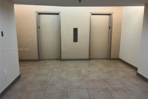 Condo in Sunny Isles Beach, Florida, 2 bedrooms  № 2085991 - photo 27
