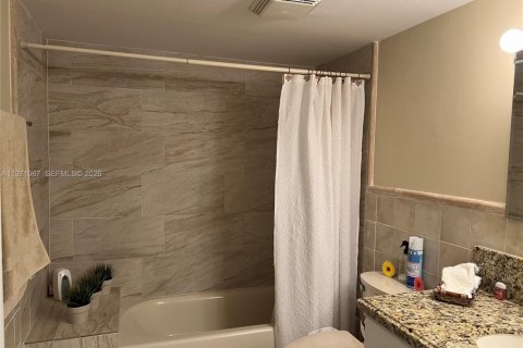 Condo in Sunny Isles Beach, Florida, 2 bedrooms  № 2085991 - photo 8
