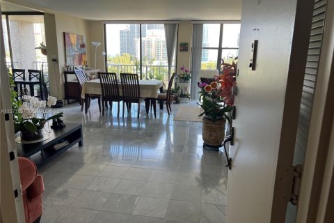 Condo in Sunny Isles Beach, Florida, 2 bedrooms  № 2085991 - photo 4
