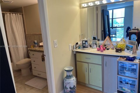 Condo in Sunny Isles Beach, Florida, 2 bedrooms  № 2085991 - photo 9