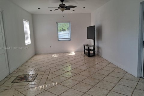 Casa en venta en Miami, Florida, 3 dormitorios, 127.09 m2 № 1954013 - foto 4
