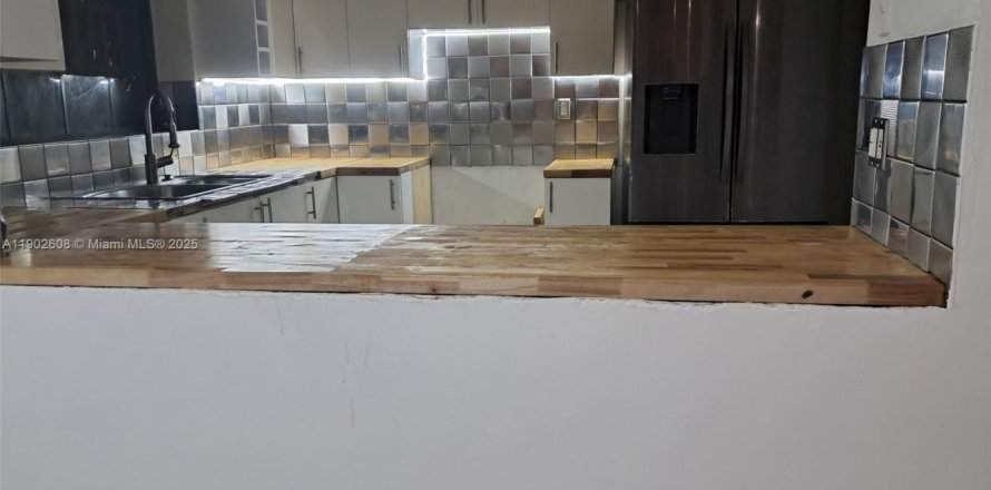 Casa en Miami, Florida 3 dormitorios, 127.09 m2 № 1954013