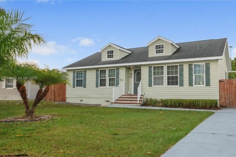 Casa en venta en Sebring, Florida, 3 dormitorios № 1964785 - foto 1