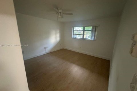 Copropriété à vendre à Miami, Floride: 2 chambres, 96.71 m2 № 1939315 - photo 5