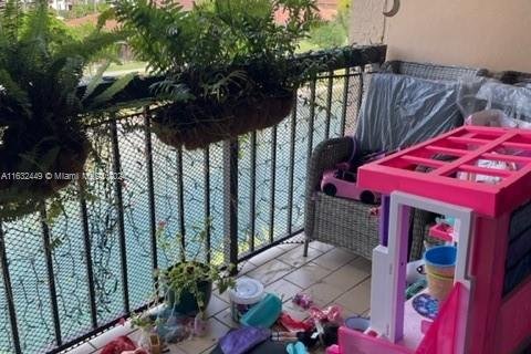 Condo in Miami, Florida, 2 bedrooms  № 1753570 - photo 11