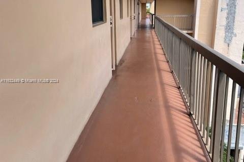 Condo in Miami, Florida, 2 bedrooms  № 1753570 - photo 9