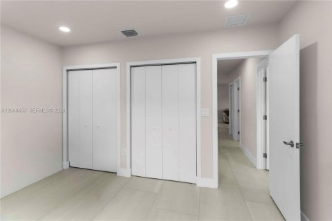 Casa en venta en Miami, Florida, 4 dormitorios, 191.84 m2 № 2176630 - foto 26
