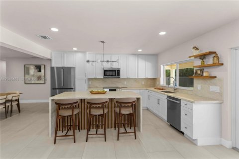 Casa en venta en Miami, Florida, 4 dormitorios, 191.84 m2 № 2176630 - foto 13