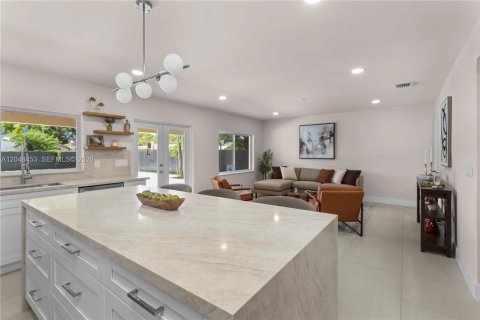 Casa en venta en Miami, Florida, 4 dormitorios, 191.84 m2 № 2176630 - foto 16
