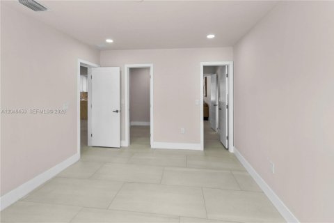Casa en venta en Miami, Florida, 4 dormitorios, 191.84 m2 № 2176630 - foto 20