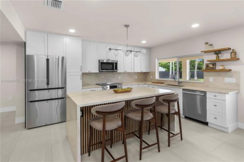 Casa en venta en Miami, Florida, 4 dormitorios, 191.84 m2 № 2176630 - foto 12