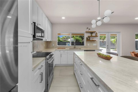 Casa en venta en Miami, Florida, 4 dormitorios, 191.84 m2 № 2176630 - foto 11