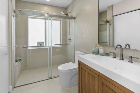 Casa en venta en Miami, Florida, 4 dormitorios, 191.84 m2 № 2176630 - foto 22