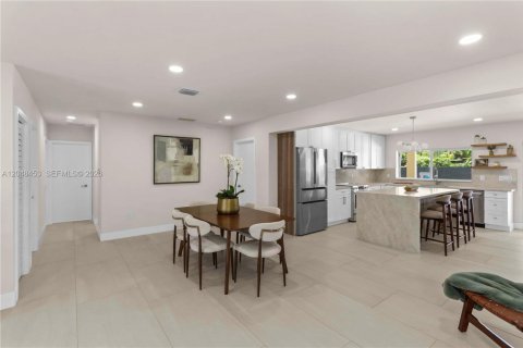 Casa en venta en Miami, Florida, 4 dormitorios, 191.84 m2 № 2176630 - foto 8