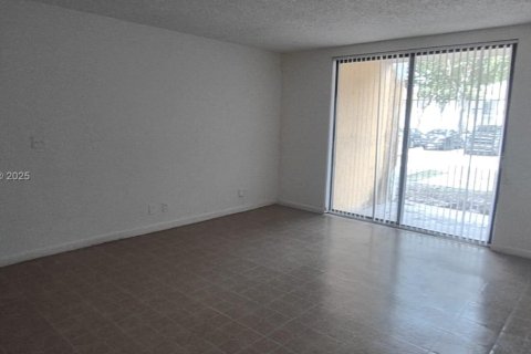 Condominio en venta en Sunrise, Florida, 1 dormitorio, 74.32 m2 № 1865520 - foto 4
